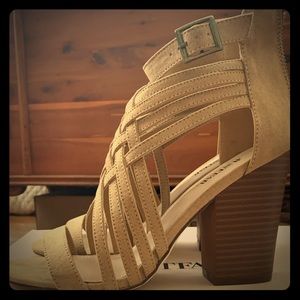 JustFab tan heeled sandals size 8.5